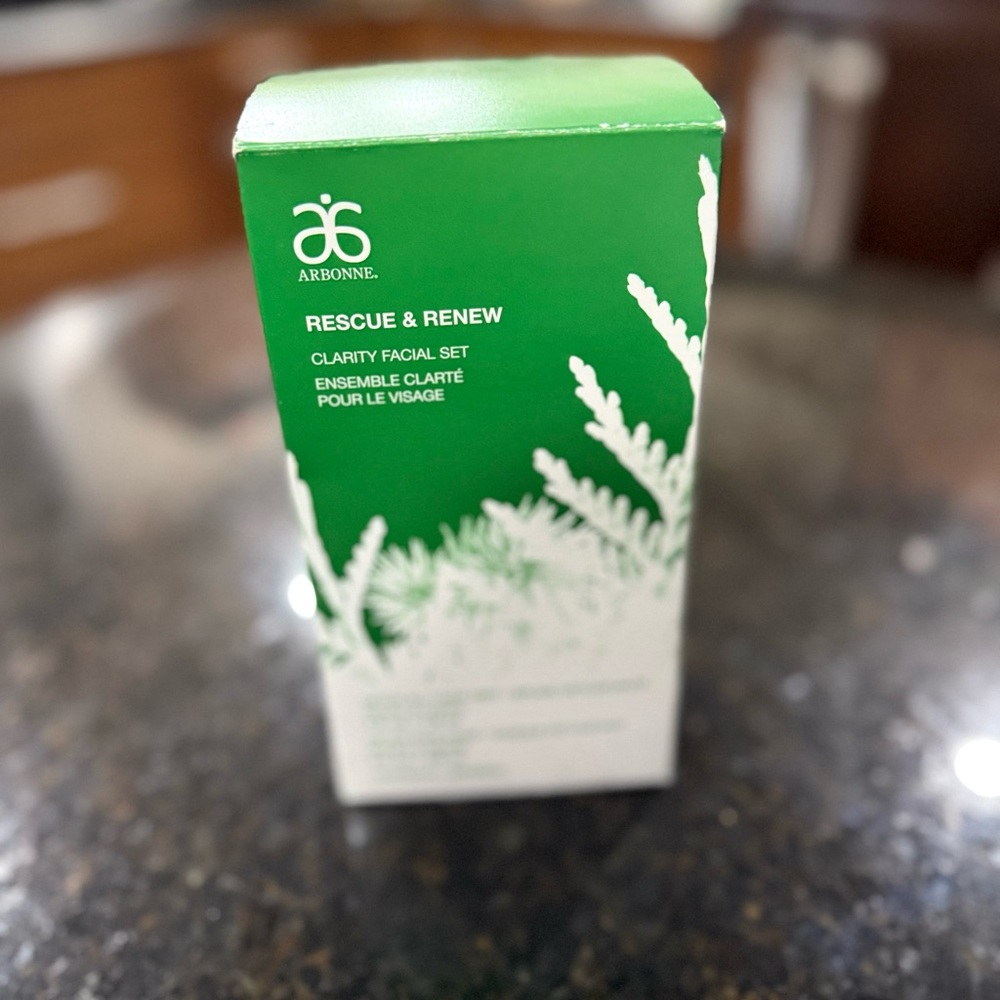 Arbonne Rescue & Renew Clarity Facial Set - Green